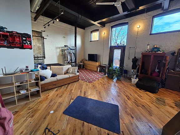 5th image of 3033-47 Ruth St #1E