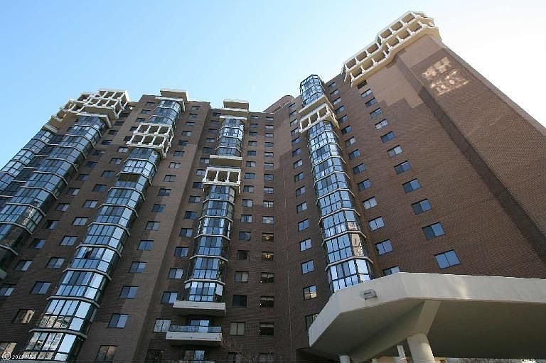 1st image of 1600 N Oak St APT 1731