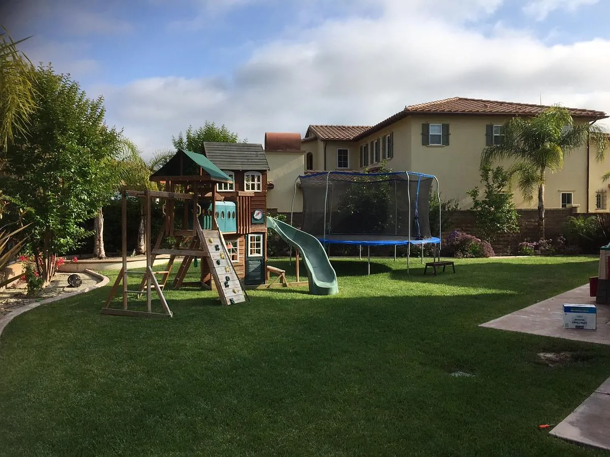 5 bed, 5.5 bath, 4861 sqft, $9,900 — Photo 3