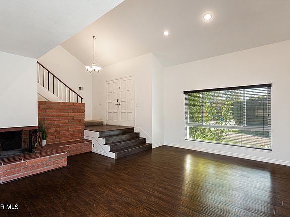 4th image of 77 Karen Pl
