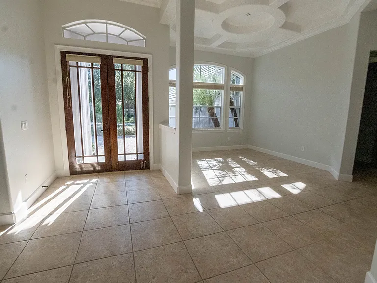 8122 Whitford Ct — Photo 2