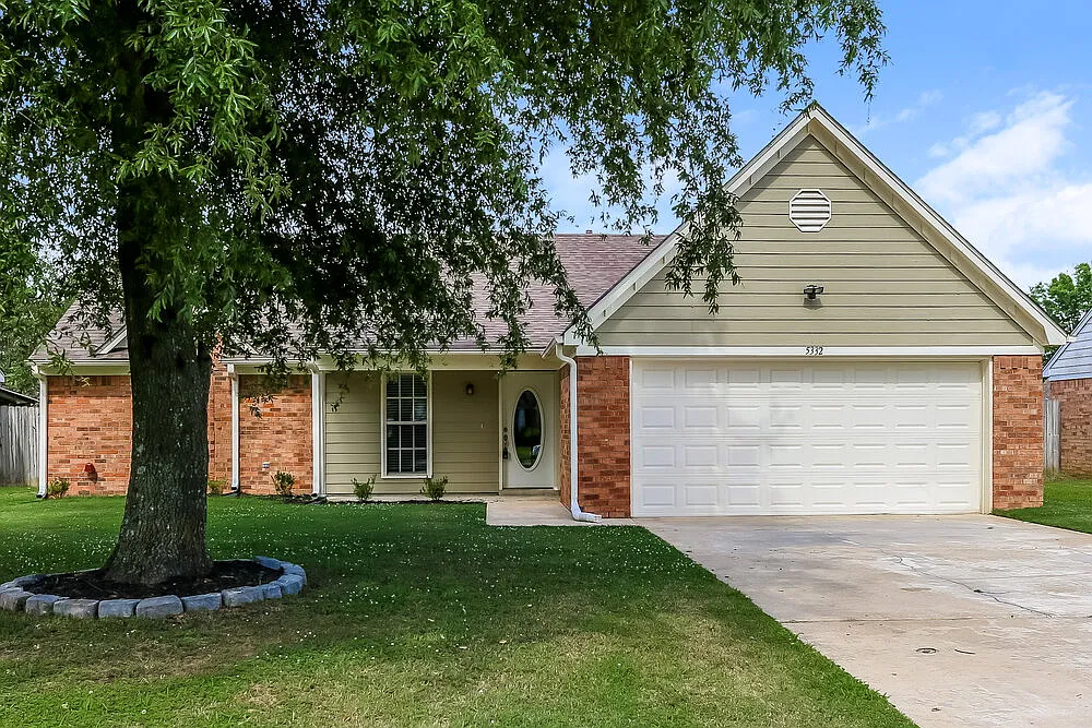 3 bed, 2.0 bath, 1562 sqft, $1,885 — Photo 1