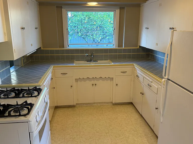150 Acacia Ave — Photo 6