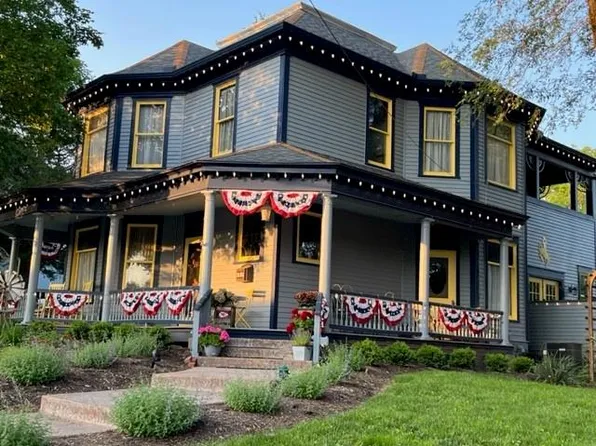 908 Washington St, Weston, MO 64098