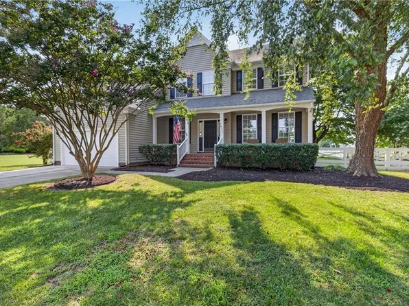 2825 Pleasant Acres Dr, Virginia Beach, VA 23453