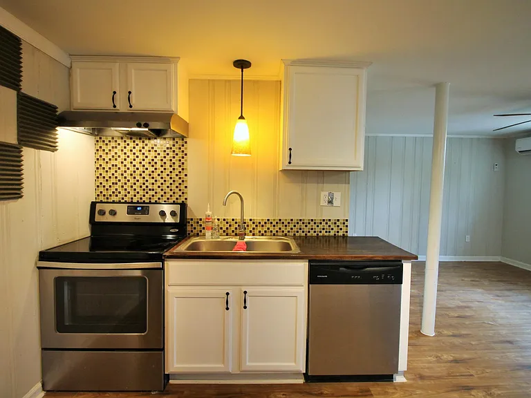 3999 Withrow Dr — Photo 2