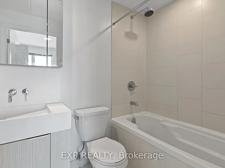 20 Richardson St #2710 — Photo 17