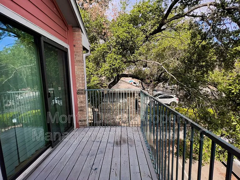 513 S Park Dr #302 — Photo 11