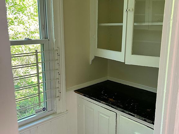 3rd image of 490 Glenwood Ave #3