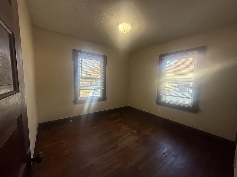 2824 Des Moines St — Photo 5