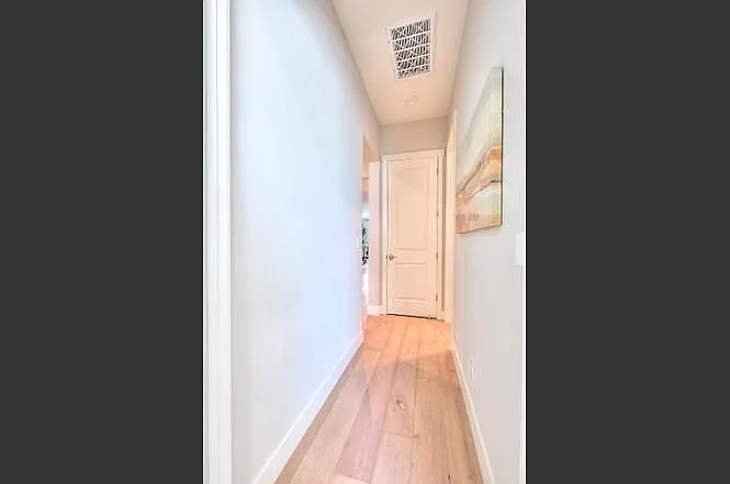 2995 Middlebury Dr — Photo 2
