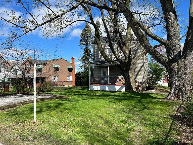 218 Mary St — Photo 18