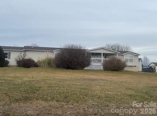 4 English Oaks Dr, Candler, NC 28715