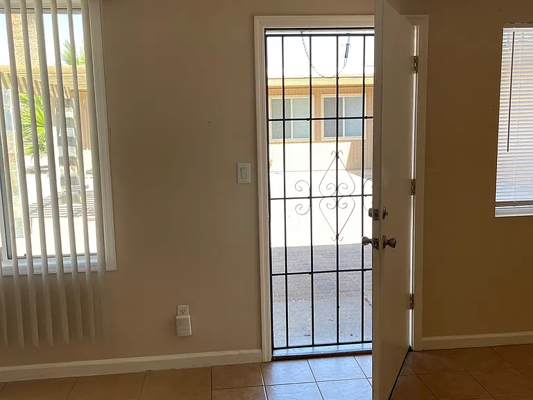 505 W Southern Ave #9 — Photo 6