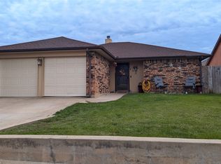 520 Valley Mills Dr, Arlington, TX 76018