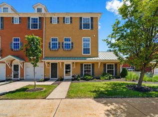 16 Grandview Dr, Rocky River, OH 44116