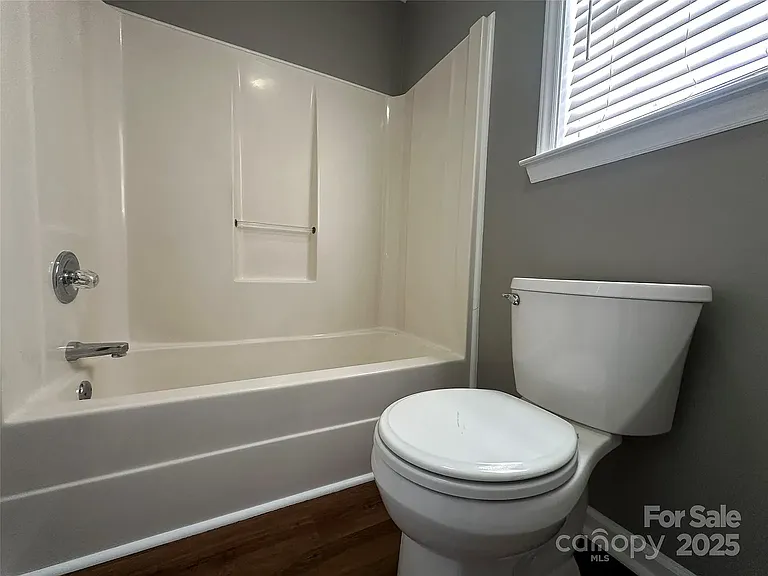 75 Eden St NW — Photo 11