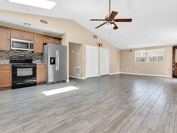 5th image of 606 Eastbrook Blvd