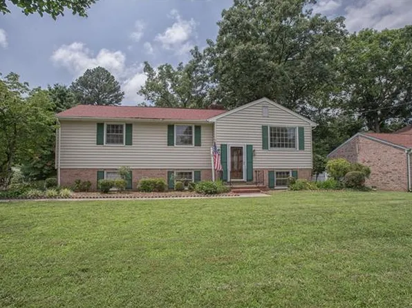 212 Nottingham Dr, Colonial Heights, VA 23834