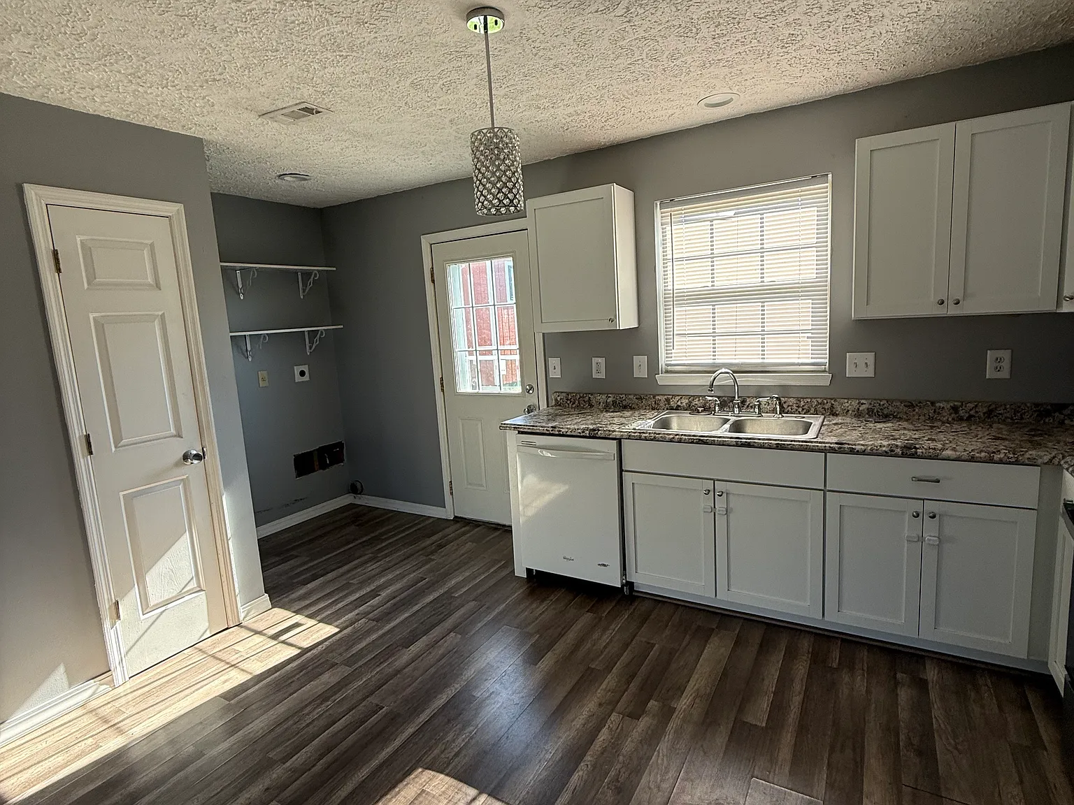 2 bed, 990 sqft, $1,200 — Photo 4