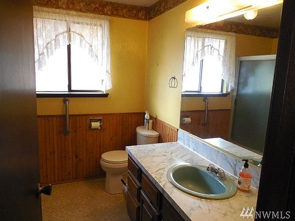 5th image of 1490 E Island Lake Dr