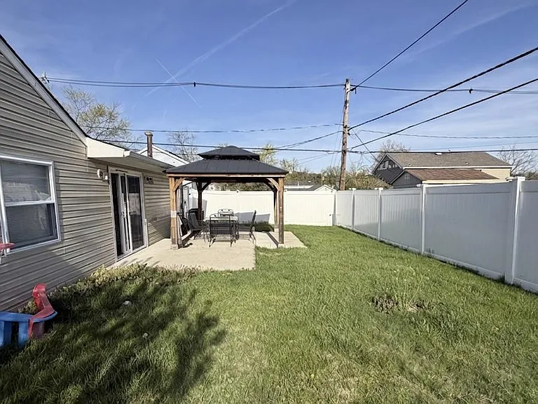 34 Hopkins Ln — Photo 14