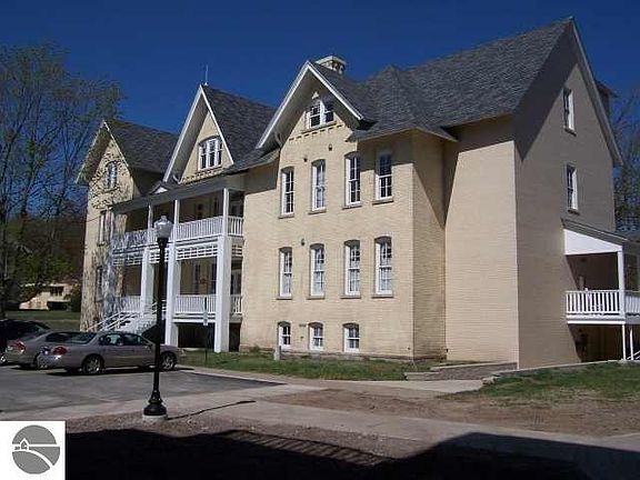 2nd image of 810-204 Cottageview Dr