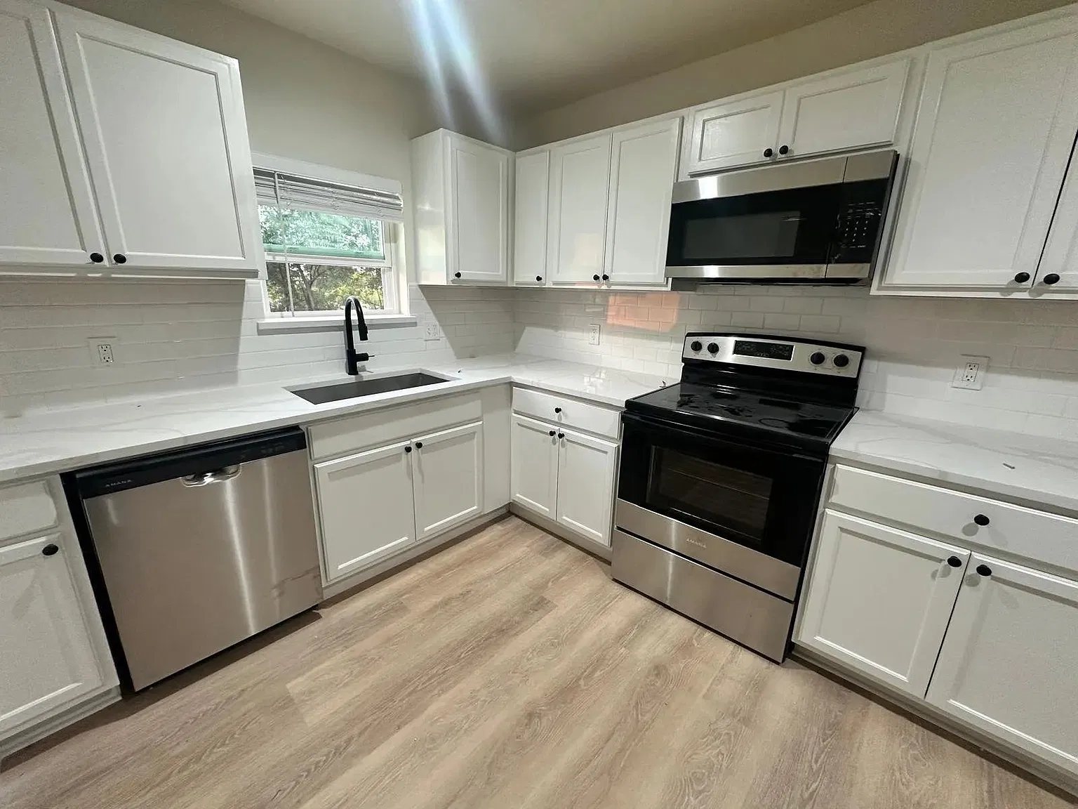 4 bed, 1445 sqft, $2,700 — Photo 3