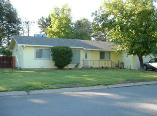 5202 Debbie Ln, Redding, CA 96002