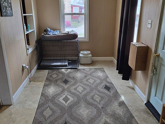 4th image of 709 6th Ave NE