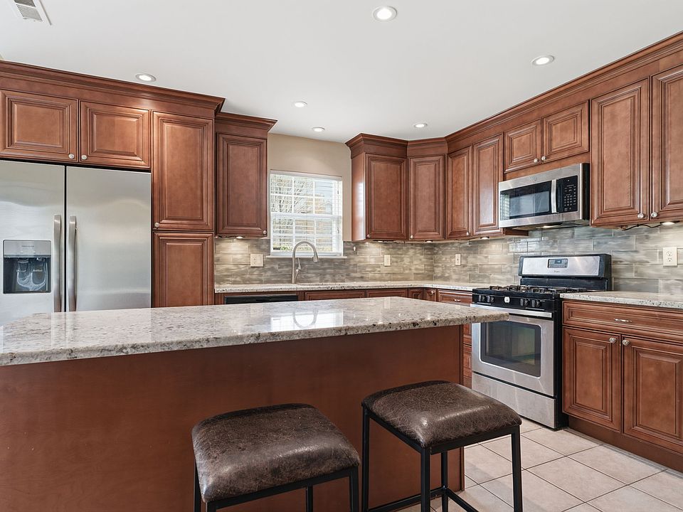 1st image of 11 Camellia Ct