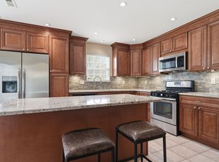 11 Camellia Ct, Newtown, PA 18940