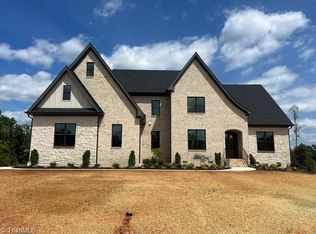 7610 Pemberley Dr, Oak Ridge, NC 27310