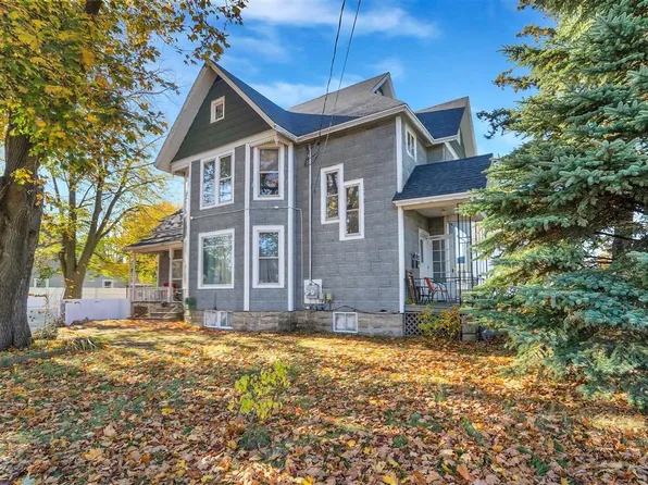 647 Waugoo Ave, Oshkosh, WI 54901