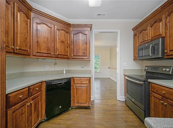 4th image of 2051 Jefferson Ave