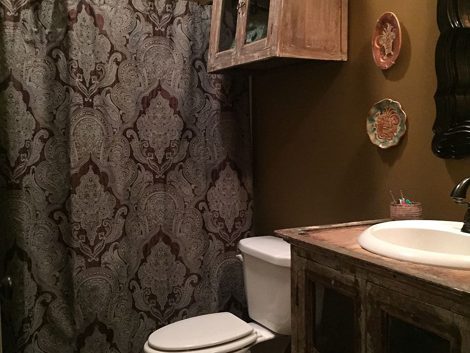 Guest bathroom 