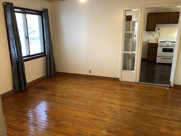 3rd image of 807 Lincoln Ave