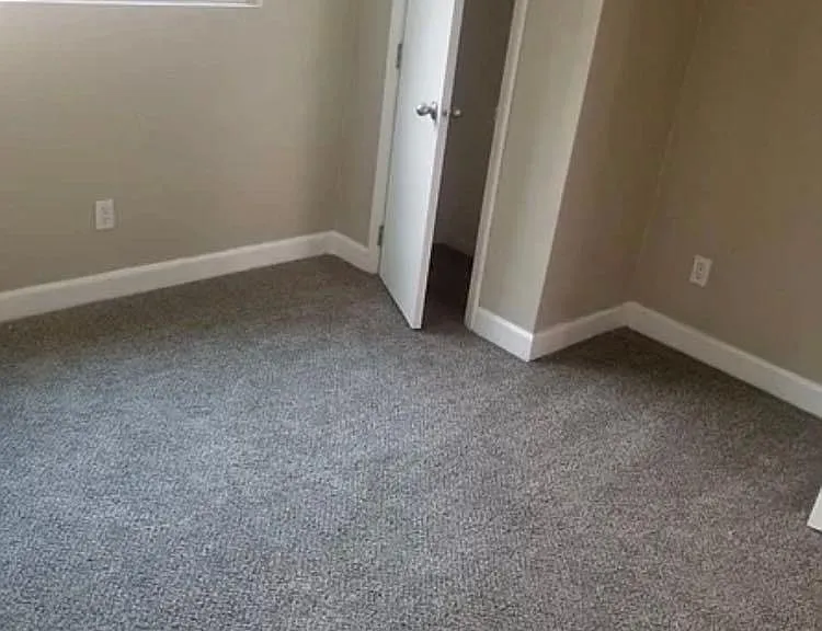 704 N Garden St — Photo 5