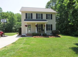 8207 Daltonshire Dr, Oak Ridge, NC 27310