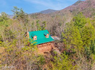 139 Little Round Top Ln, Townsend, TN 37882