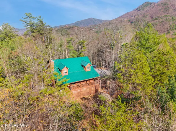 139 Little Round Top Ln, Townsend, TN 37882