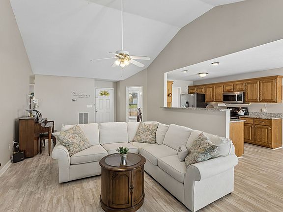 2nd image of 3011 Candlelite Dr