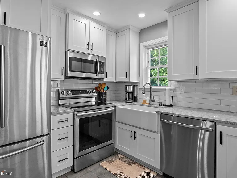 31 Pearl Dr — Photo 7