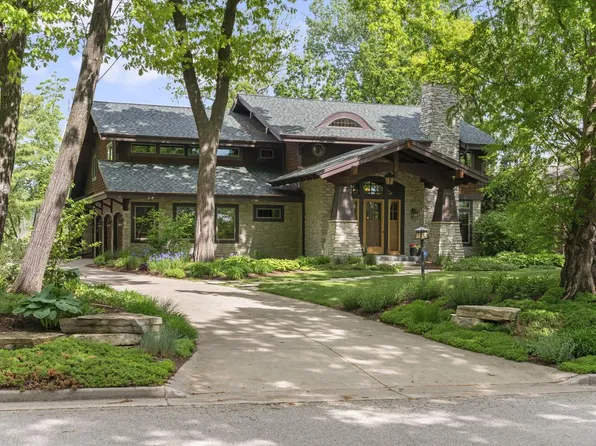 7541 S Cambridge DRIVE, Franklin, WI 53132