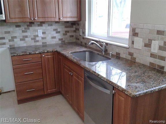 5th image of 8996 Parent St