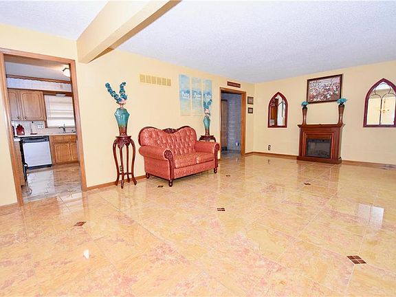 4th image of 7513 Englewood Ave
