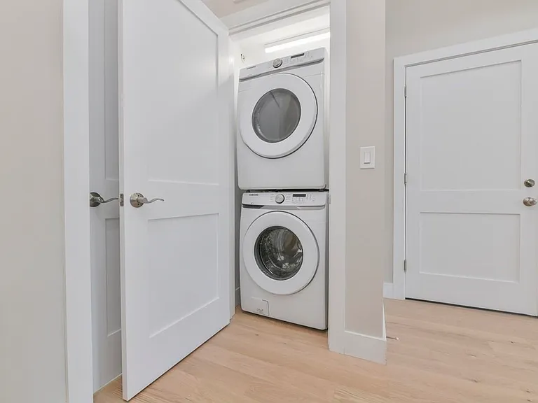 541 State St #3 — Photo 10