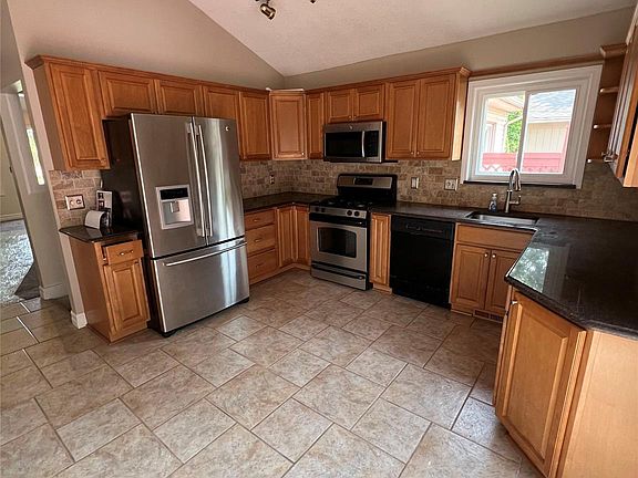 3rd image of 24756 NE Cottrell Rd
