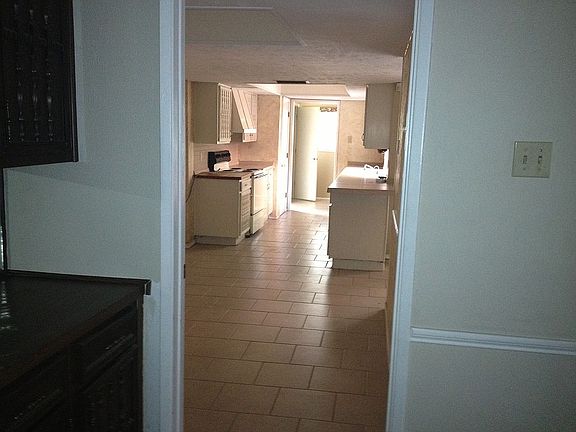 2nd image of 1805 Woodbury