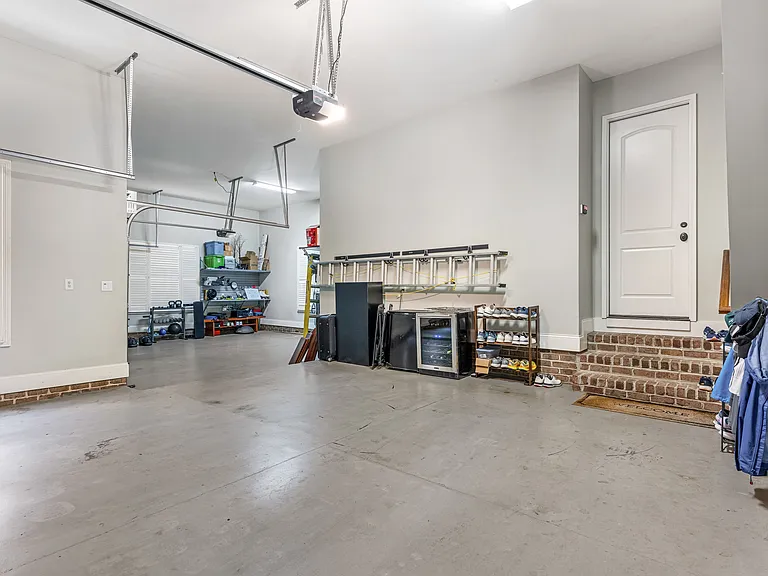 5910 Saint John Ln — Photo 47